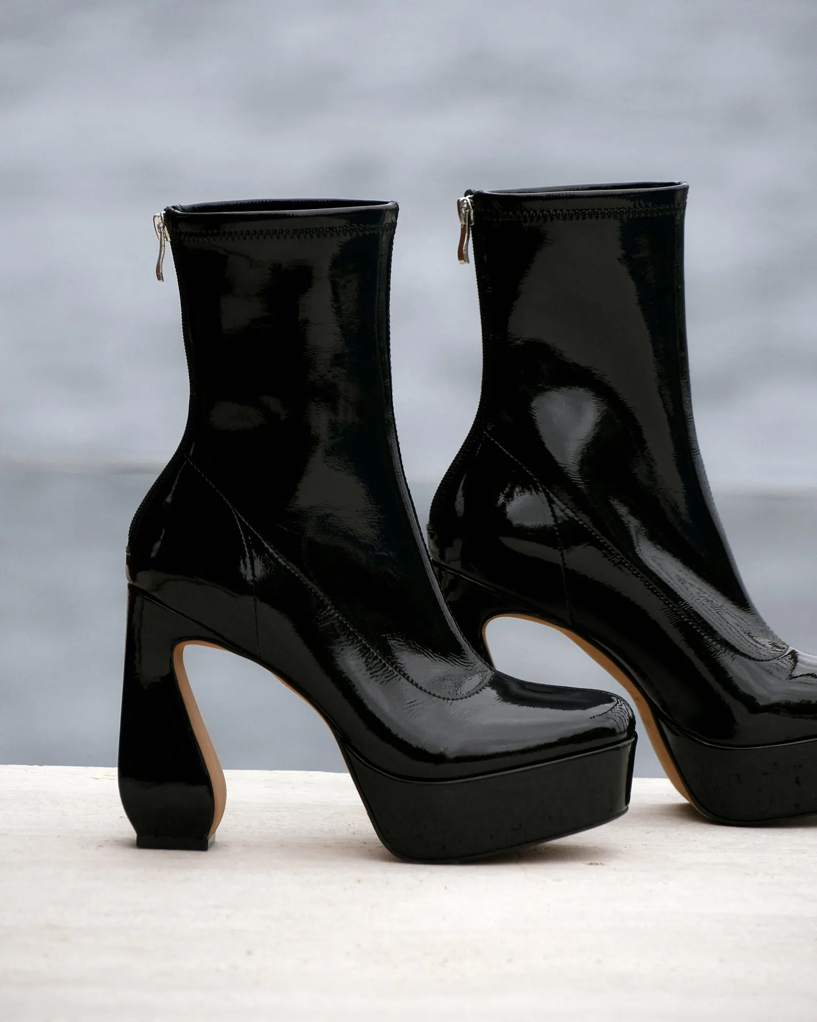 PARK PLATFORM HIGH ANKLE BOOTS BLACK PATENT