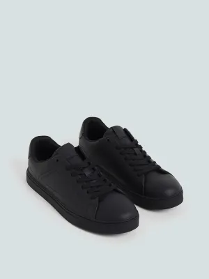 SOLEPLAY Plain Black Minimalistic Sneakers